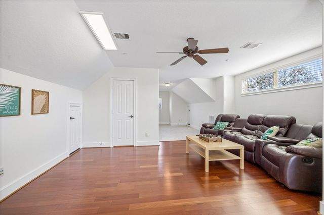 34 Windsor Court, Houston, TX 77055