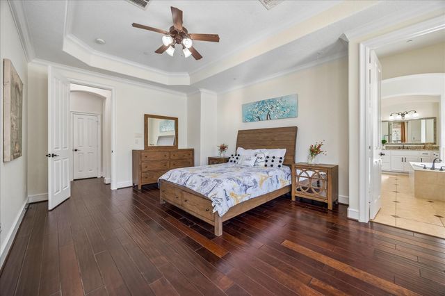 34 Windsor Court, Houston, TX 77055