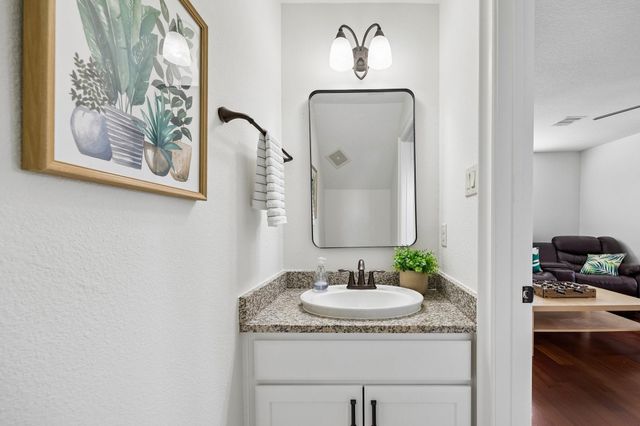 34 Windsor Court, Houston, TX 77055