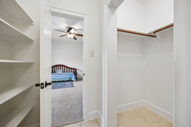 34 Windsor Court, Houston, TX 77055