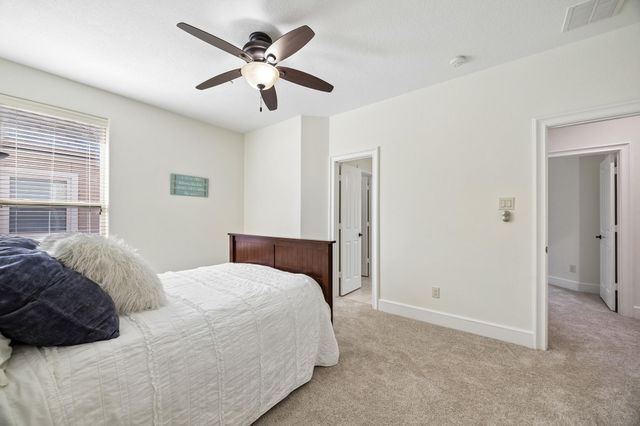 34 Windsor Court, Houston, TX 77055