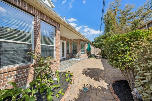 34 Windsor Court, Houston, TX 77055