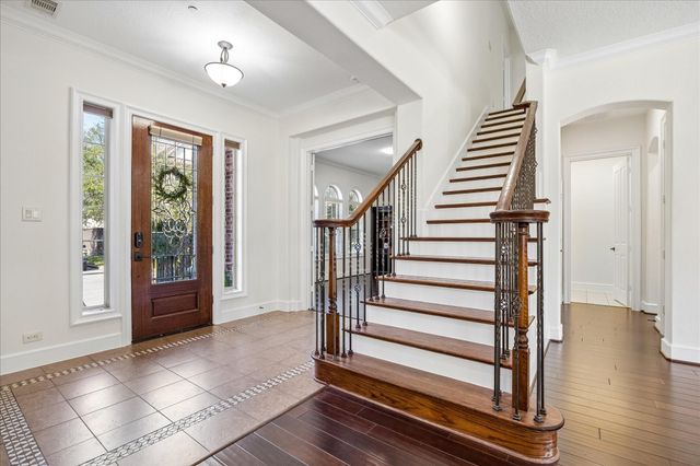 34 Windsor Court, Houston, TX 77055