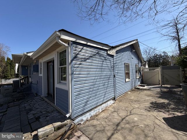 322 NICHOLSON RD, Mount Ephraim, NJ 08059
