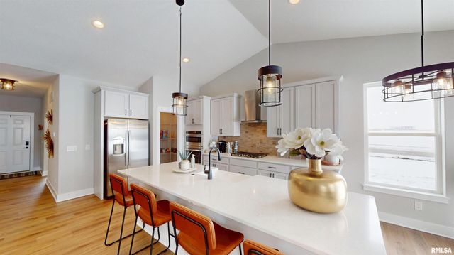 5937 BUTTERFIELD Drive, Bettendorf, IA 52722