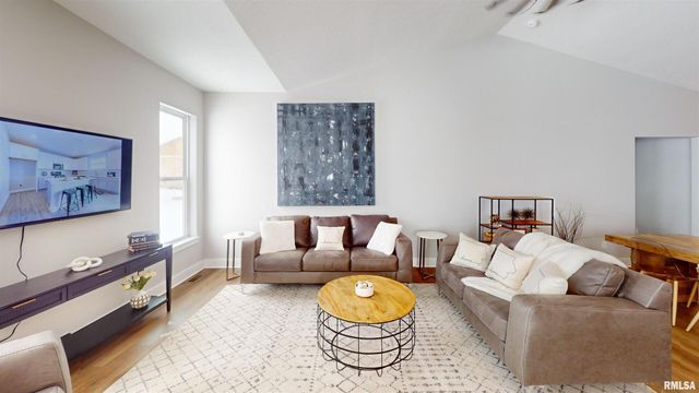 5937 BUTTERFIELD Drive, Bettendorf, IA 52722