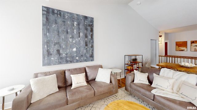 5937 BUTTERFIELD Drive, Bettendorf, IA 52722