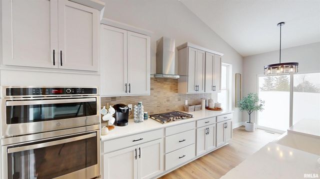 5937 BUTTERFIELD Drive, Bettendorf, IA 52722