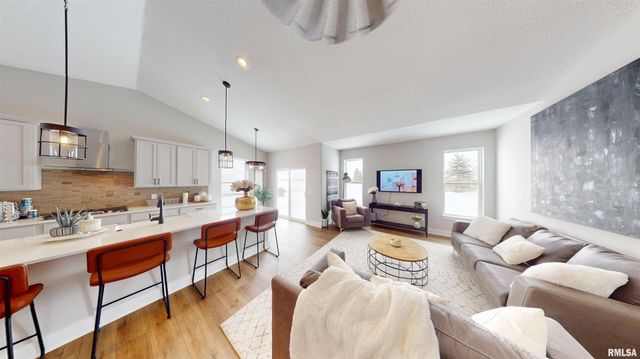 5937 BUTTERFIELD Drive, Bettendorf, IA 52722