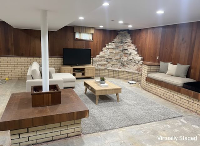 4855 N Sayre Avenue, Chicago, IL 60656