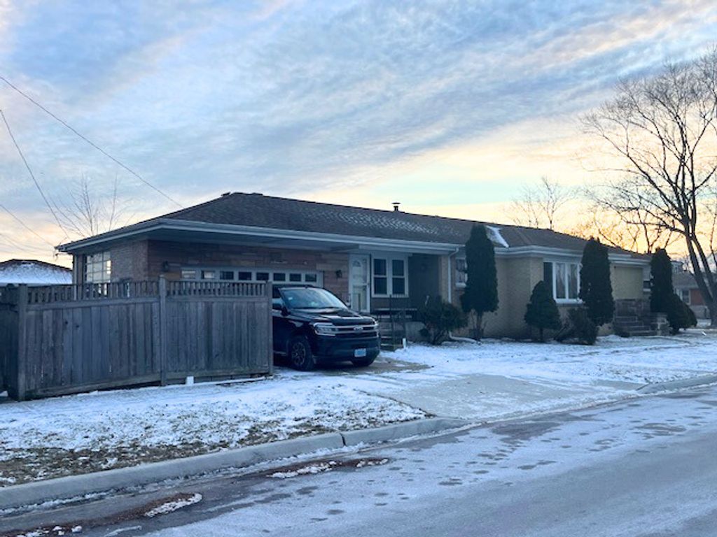 4855 N Sayre Avenue, Chicago, IL 60656