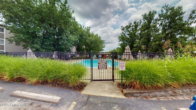 1815 Gardiner Ln APT F52, Louisville, KY 40205
