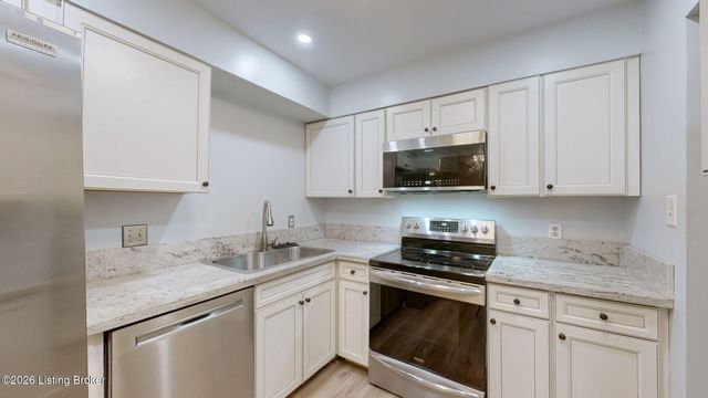 1815 Gardiner Ln APT F52, Louisville, KY 40205
