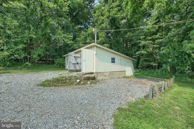 454 ROCKVILLE RD, Spring Grove, PA 17362