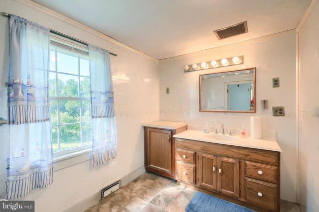 454 ROCKVILLE RD, Spring Grove, PA 17362