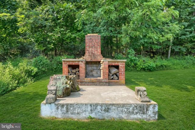454 ROCKVILLE RD, Spring Grove, PA 17362