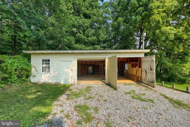 454 ROCKVILLE RD, Spring Grove, PA 17362