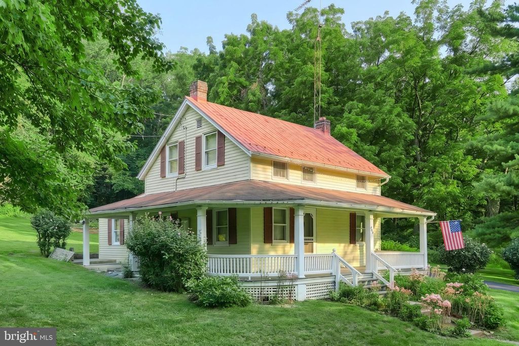 454 ROCKVILLE RD, Spring Grove, PA 17362
