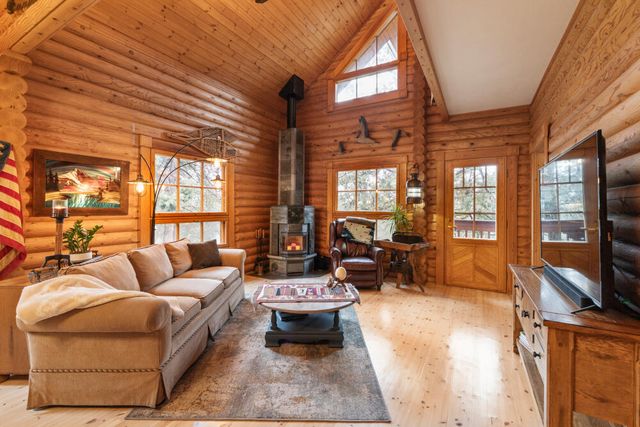 11020 Kestrel Road, Klamath Falls, OR 97601