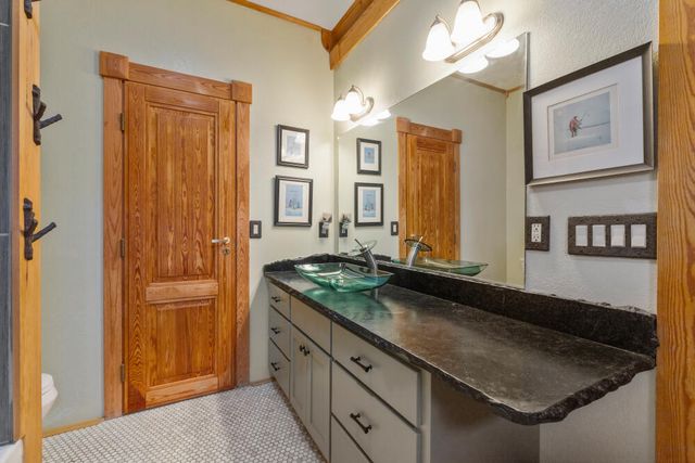 11020 Kestrel Road, Klamath Falls, OR 97601