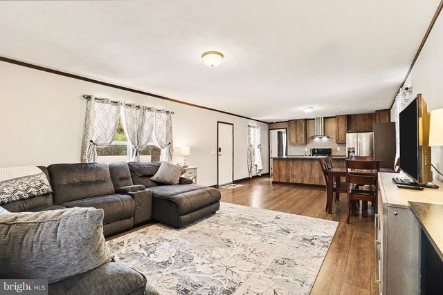 404 DOGWOOD LN, New Providence, PA 17560