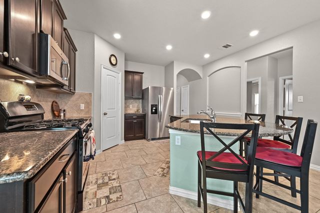 206 Shale CIR, Buda, TX 78610