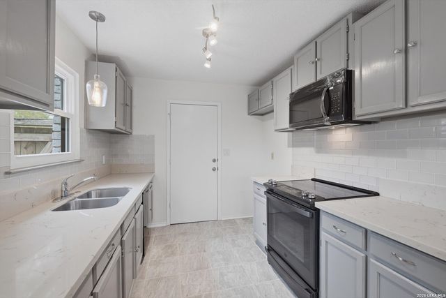 5707 Larkdale Dr, San Antonio, TX 78233