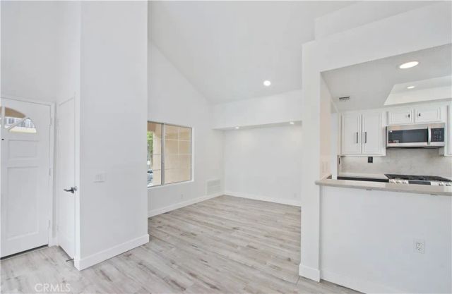 600 Kingswood Lane A, Simi Valley, CA 93065