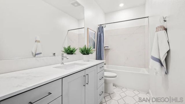 10418 Hill Meadows, Lakeside, CA 92040