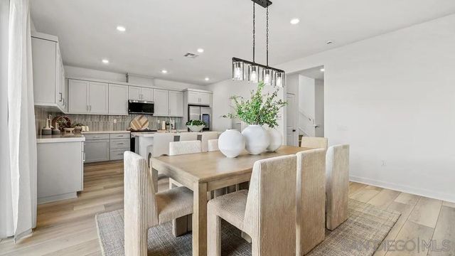 10418 Hill Meadows, Lakeside, CA 92040