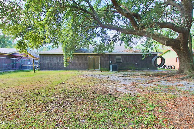 5707 Eastwood Drive, Moss Point, MS 39563