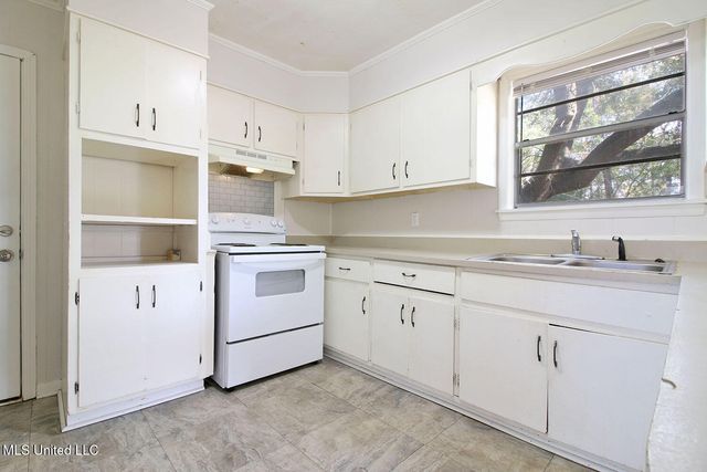 5707 Eastwood Drive, Moss Point, MS 39563