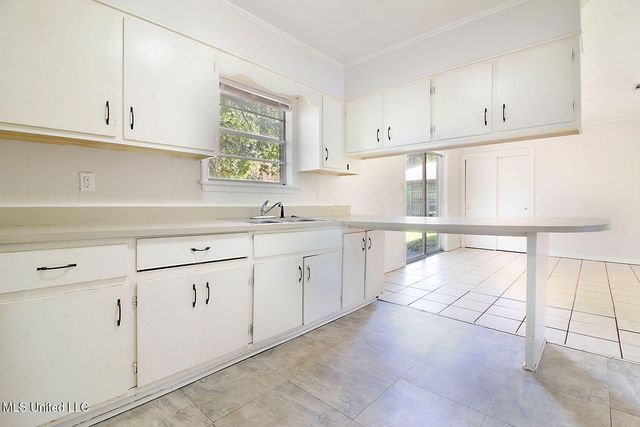 5707 Eastwood Drive, Moss Point, MS 39563