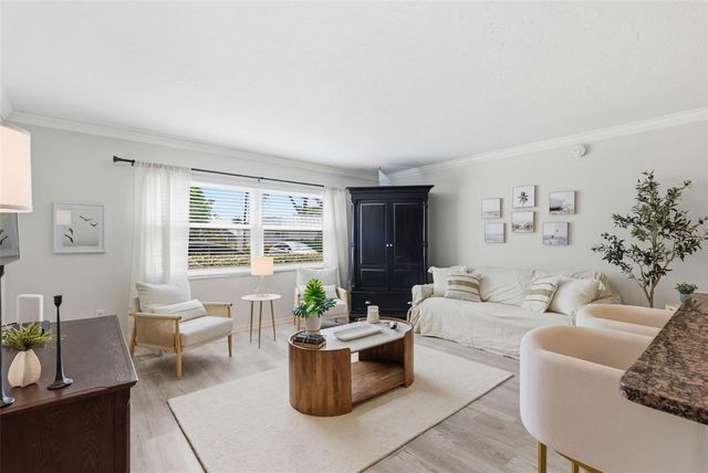 5800 HOLLYWOOD BOULEVARD 214, Sarasota, FL 34231