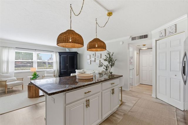 5800 HOLLYWOOD BOULEVARD 214, Sarasota, FL 34231
