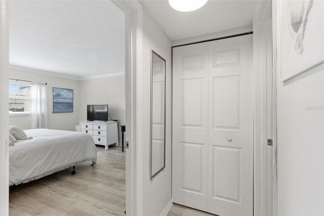 5800 HOLLYWOOD BOULEVARD 214, Sarasota, FL 34231