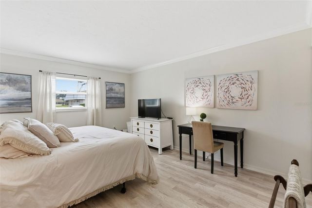 5800 HOLLYWOOD BOULEVARD 214, Sarasota, FL 34231