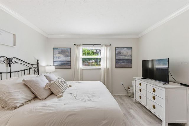 5800 HOLLYWOOD BOULEVARD 214, Sarasota, FL 34231
