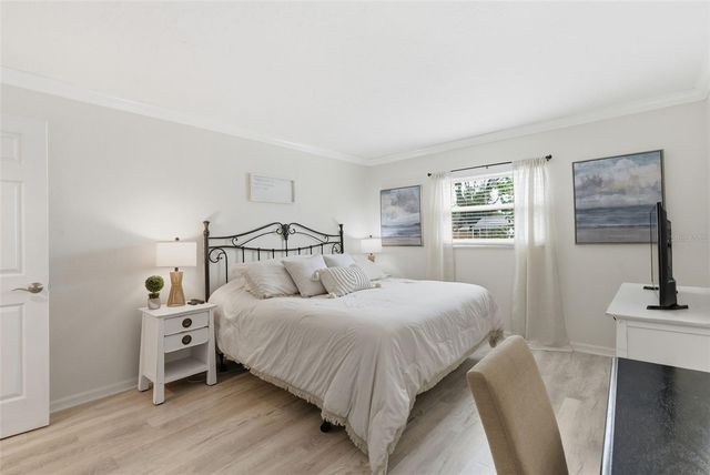 5800 HOLLYWOOD BOULEVARD 214, Sarasota, FL 34231