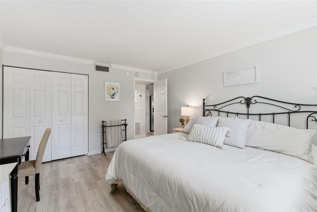 5800 HOLLYWOOD BOULEVARD 214, Sarasota, FL 34231