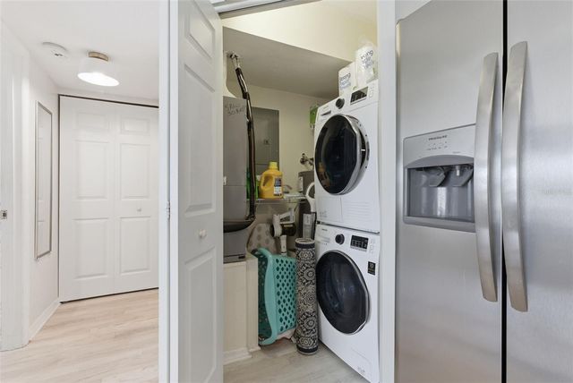 5800 HOLLYWOOD BOULEVARD 214, Sarasota, FL 34231