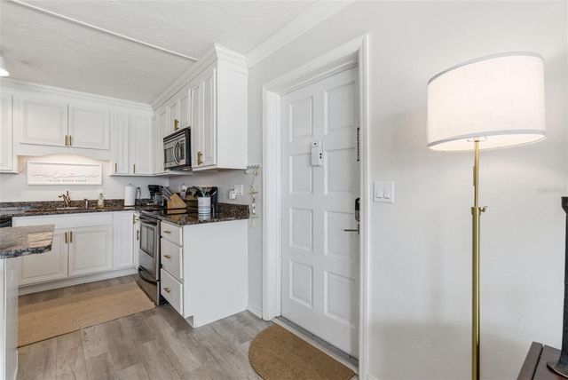 5800 HOLLYWOOD BOULEVARD 214, Sarasota, FL 34231