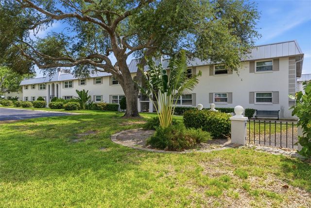 5800 HOLLYWOOD BOULEVARD 214, Sarasota, FL 34231