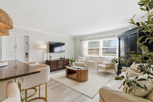 5800 HOLLYWOOD BOULEVARD 214, Sarasota, FL 34231