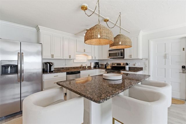 5800 HOLLYWOOD BOULEVARD 214, Sarasota, FL 34231