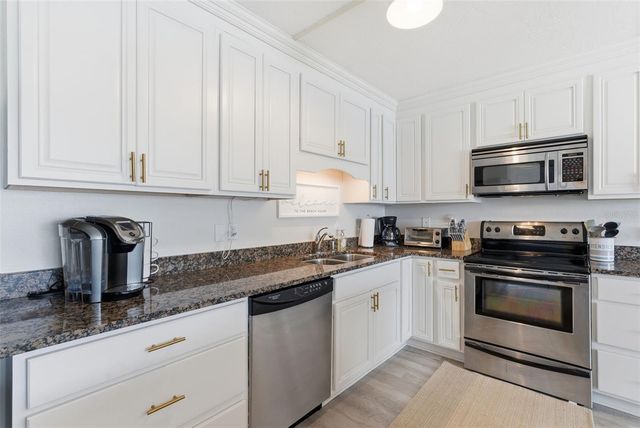 5800 HOLLYWOOD BOULEVARD 214, Sarasota, FL 34231