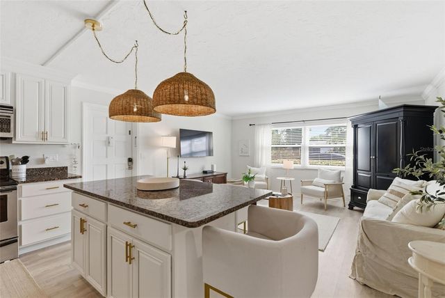 5800 HOLLYWOOD BOULEVARD 214, Sarasota, FL 34231