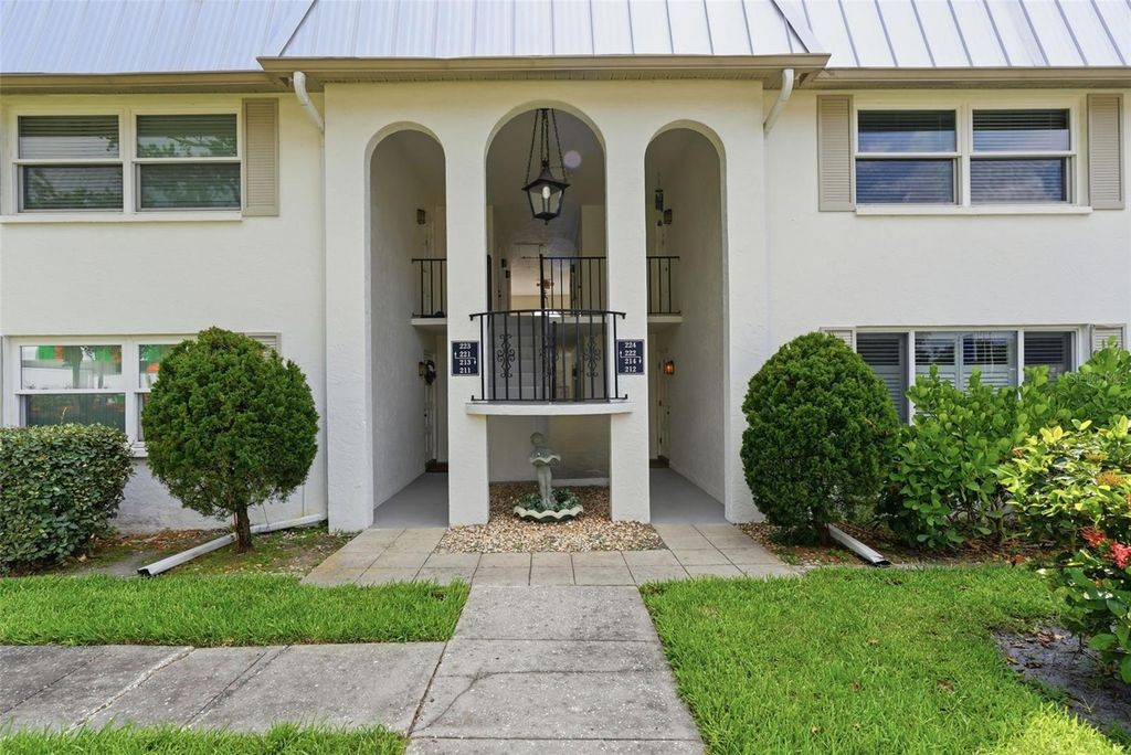 5800 HOLLYWOOD BOULEVARD 214, Sarasota, FL 34231