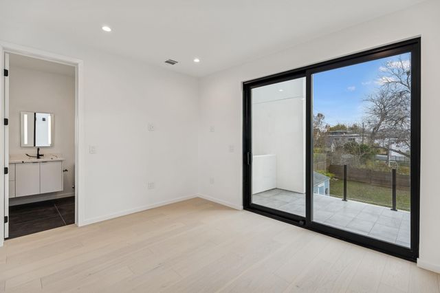 3007 Locke LN, Austin, TX 78704