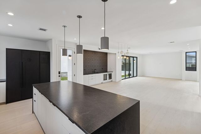 3007 Locke LN, Austin, TX 78704